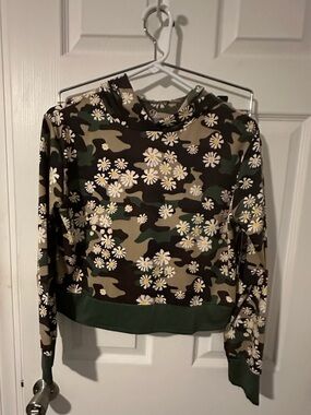 Pink Label Cropped Camo Flower L/S hoodie Shirt - L (34) NWT